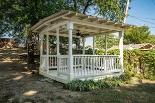 805 NW 14th St, Grand Prairie, TX 75050 - Photo 37