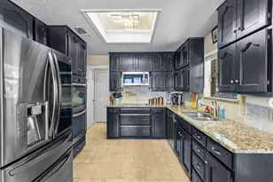 4219 Pleasant Oaks Ct, Arlington, TX 76016 - Photo 7