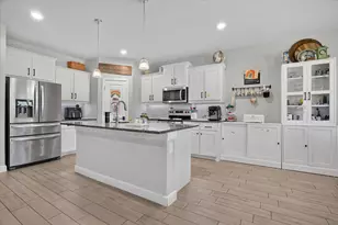 1425 Bennett Dr, Burleson, TX 76028 - Photo 3