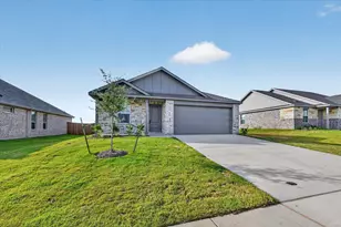 624 W Criner St, Grandview, TX 76050 - Photo 27