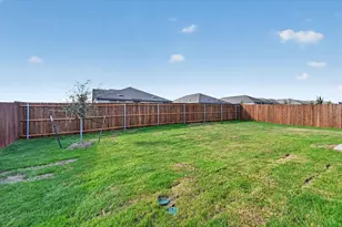 624 W Criner St, Grandview, TX 76050 - Photo 25