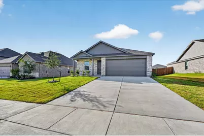 624 W Criner Street, Grandview, TX 76050 - Photo 1