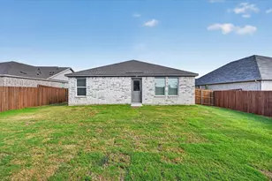 624 W Criner St, Grandview, TX 76050 - Photo 23