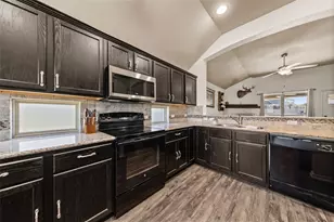 10816 Kestrel Ct, Waco, TX 76708 - Photo 7