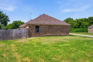 131 Sunburst Ct, Weatherford, TX 76087 - Photo 3