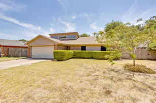 1417 Hall Dr, Crowley, TX 76036 - Photo 3