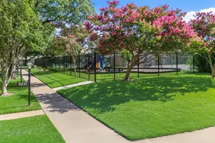 9807 Bent Branch Ln, Dallas, TX 75243 - Photo 31