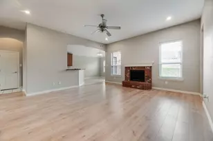 1517 White Willow Ln, Arlington, TX 76002 - Photo 5