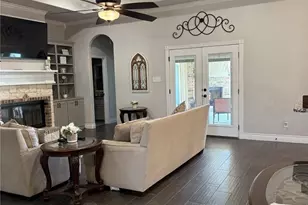 1013 Sky Ct, Weatherford, TX 76085 - Photo 7