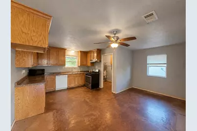702 Main Street, Windom, TX 75492 - Photo 9