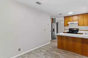 509 NW Renfro St, Burleson, TX 76028 - Photo 7