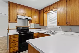 509 NW Renfro St, Burleson, TX 76028 - Photo 5