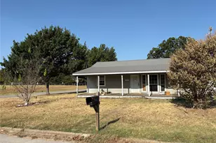 412 10th St, Nocona, TX 76255 - Photo 5