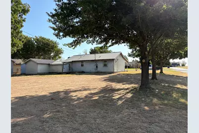 412 10th Street, Nocona, TX 76255 - Photo 3