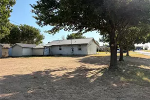 412 10th St, Nocona, TX 76255 - Photo 3
