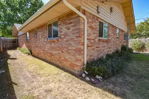1207 Lynnwood Dr, Cleburne, TX 76033 - Photo 37