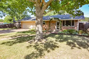 1207 Lynnwood Dr, Cleburne, TX 76033 - Photo 3
