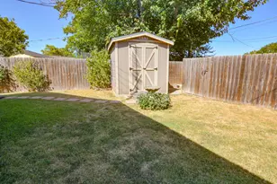 1207 Lynnwood Dr, Cleburne, TX 76033 - Photo 39