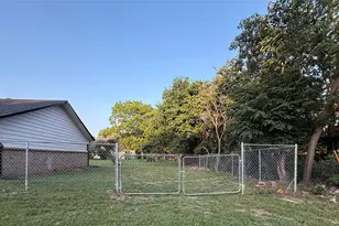 739 W Pine St, Jacksboro, TX 76458 - Photo 11