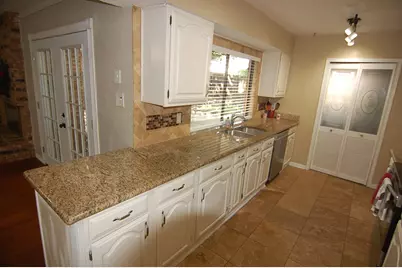 2614 Creekview Drive, Arlington, TX 76016 - Photo 9