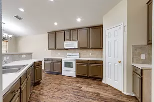 1900 Creek Crossing Dr, Fort Worth, TX 76247 - Photo 9