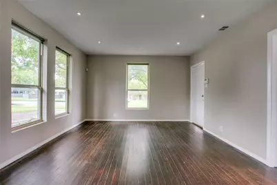 818 E Woodin Boulevard, Dallas, TX 75216 - Photo 7