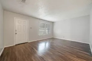 1108 N Elm St, Denton, TX 76201 - Photo 5