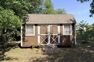 304 E 1st Ave, Corsicana, TX 75110 - Photo 9