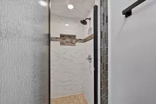 7510 Holly Hill Dr, Dallas, TX 75231 - Photo 21