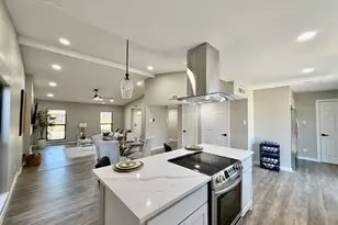 1810 Sandra Ln, Grand Prairie, TX 75052 - Photo 9