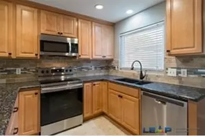 565 Hunters Glen Street, Lewisville, TX 75067 - Photo 9