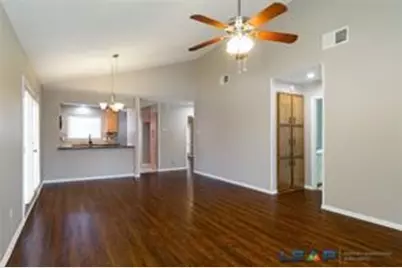 565 Hunters Glen Street, Lewisville, TX 75067 - Photo 5
