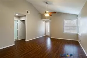 565 Hunters Glen St, Lewisville, TX 75067 - Photo 3