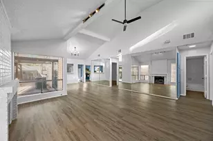 522 Hunters Glen St, Lewisville, TX 75067 - Photo 3