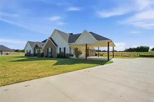 1044 Monarch Ct, Poolville, TX 76487 - Photo 3