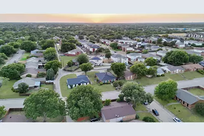241 S Young Boulevard, DeSoto, TX 75115 - Photo 5