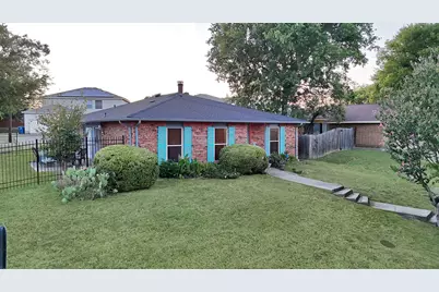 241 S Young Boulevard, DeSoto, TX 75115 - Photo 3