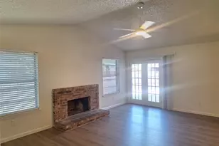 3946 Queens Ct, Garland, TX 75043 - Photo 5