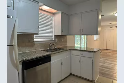 33 Somerset Terrace, Bedford, TX 76022 - Photo 11