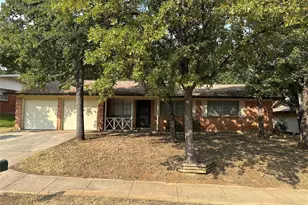 33 Somerset Terrace, Bedford, TX 76022 - Photo 1