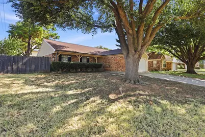 101 Clove Lane, Euless, TX 76039 - Photo 9