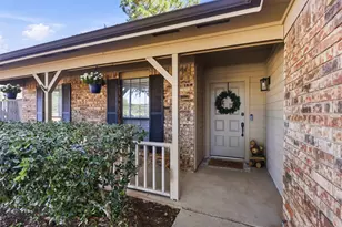 101 Clove Ln, Euless, TX 76039 - Photo 1