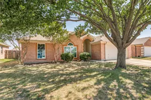 540 Cambridge Dr, Saginaw, TX 76179 - Photo 3