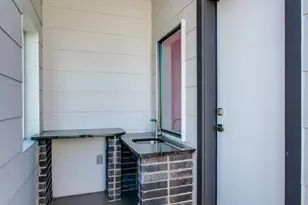 708 W 9th St, Dallas, TX 75208 - Photo 29