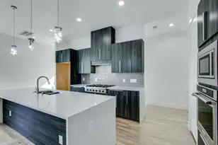 708 W 9th St, Dallas, TX 75208 - Photo 11