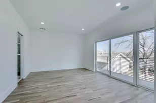 708 W 9th St, Dallas, TX 75208 - Photo 15