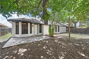 2530 Seven Hills Dr, Grand Prairie, TX 75052 - Photo 17
