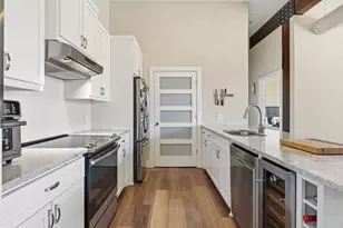 2502 Live Oak St, Dallas, TX 75204 - Photo 9