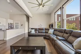 2502 Live Oak St, Dallas, TX 75204 - Photo 3