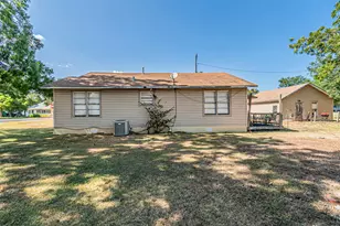 200 4th St, Kerens, TX 75144 - Photo 5